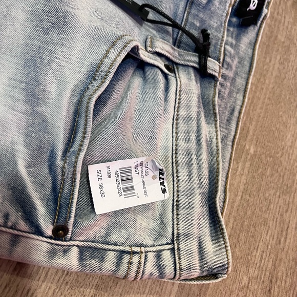 NEW WITH TAGS RSQ TILYS SKINNY LIGHT WASH JEANS - Picture 4 of 6